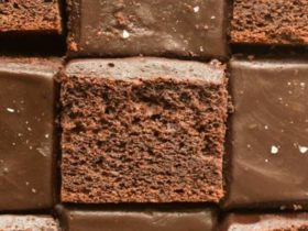 BOLO DE CHOCOLATE MAIS FÁCIL