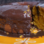 Bolo de cenoura-cortado