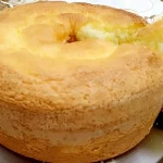 bolo de maisena feito com poucos ingredientes