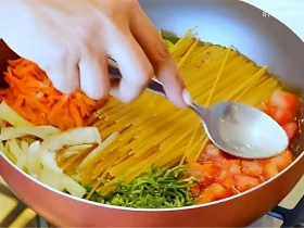 almoço completo na frigideira