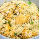 arroz e frango feito em uma panela só