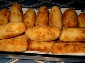 bolinho de aipim recheado